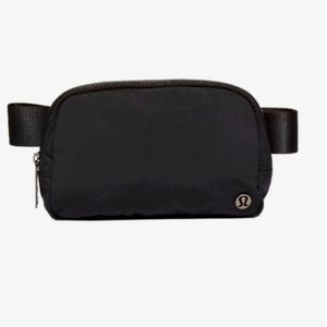 Lululemon everywhere belt bag